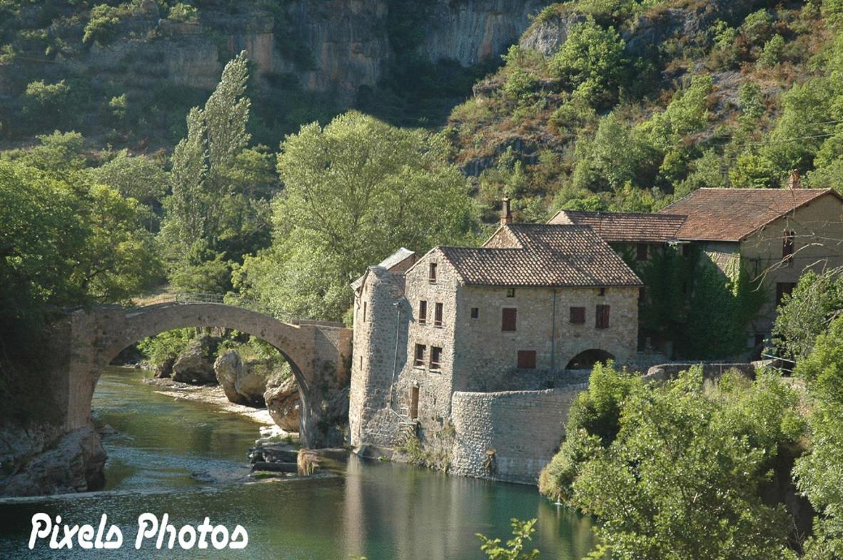 Hotel De La Poste La Cavalerie Bagian luar foto